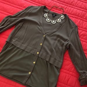 Quarter sleeve blouse